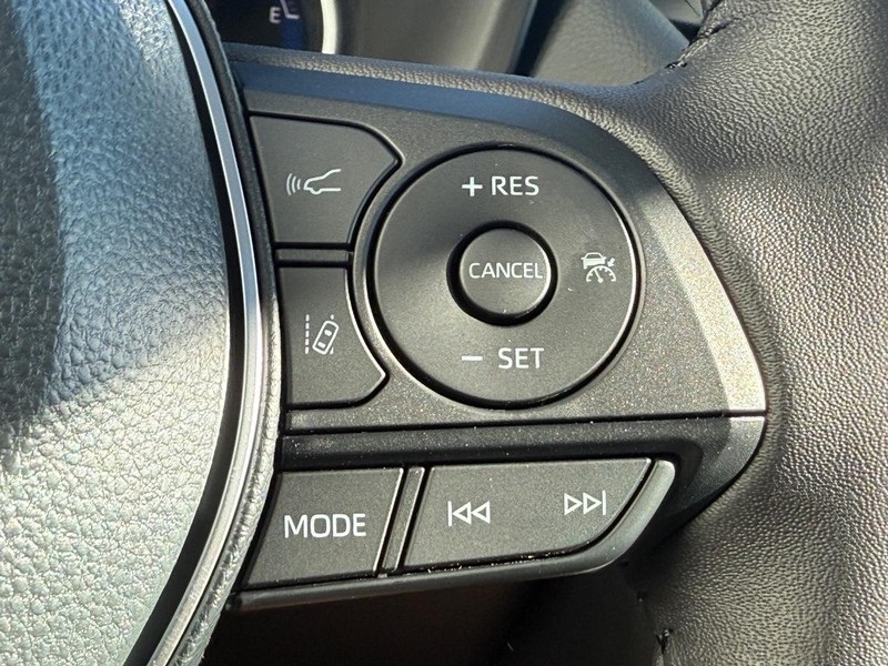 2025 Toyota RAV4 Hybrid XLE photo 16