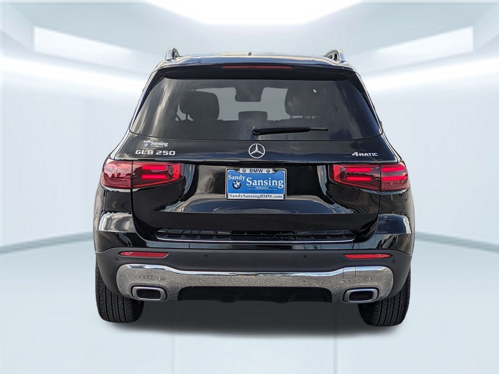 2024 Mercedes Benz GLB 250 4MATIC photo 3