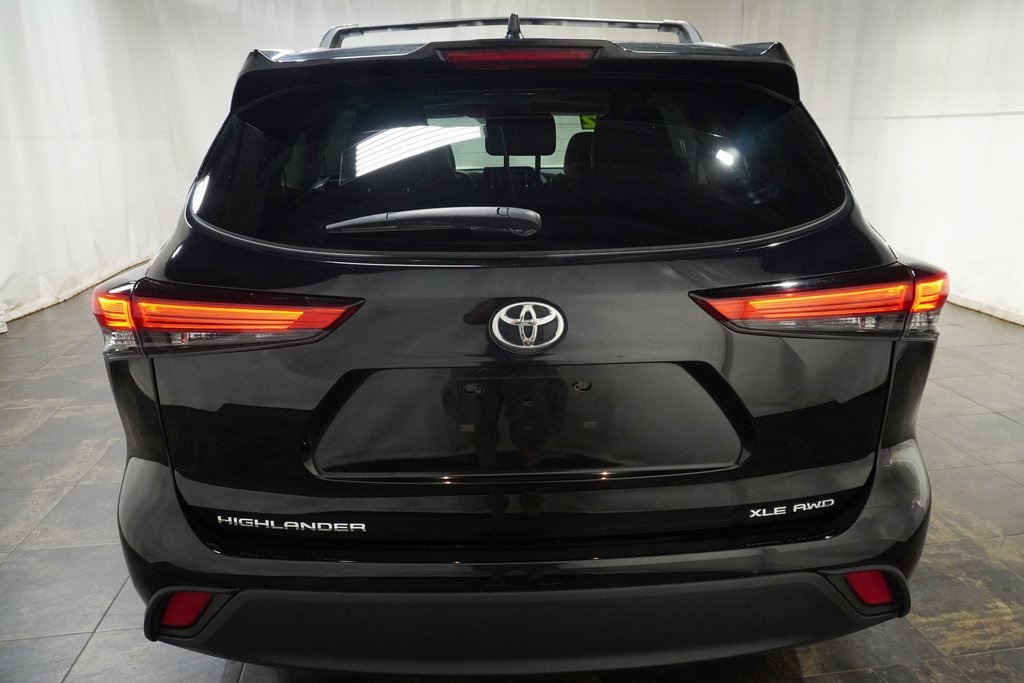 2022 Toyota Highlander XLE photo 3