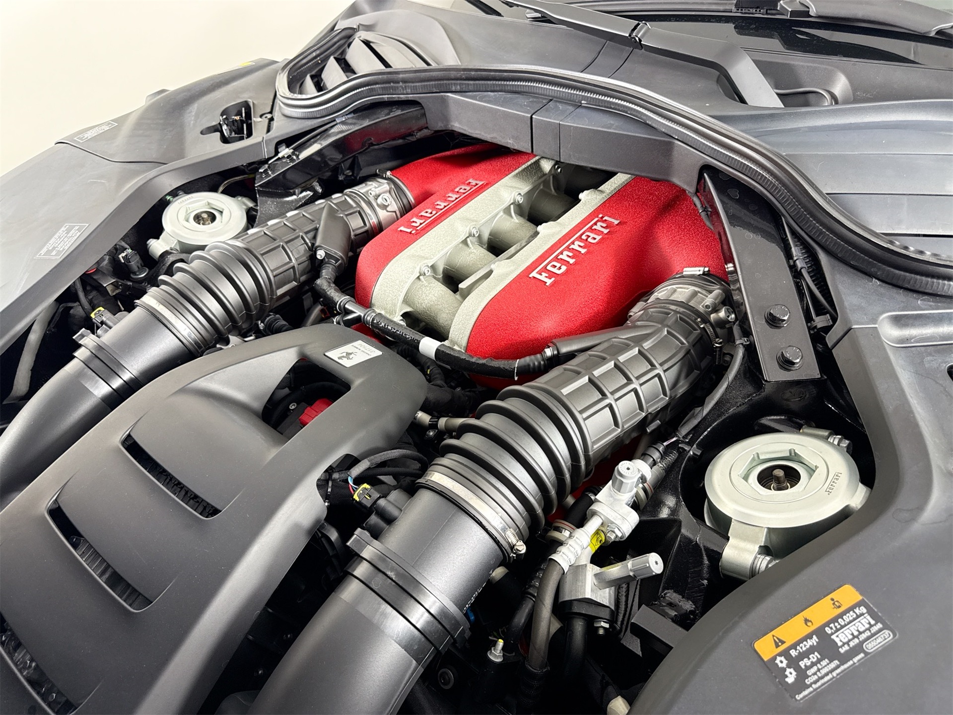 2025 Ferrari Purosangue Base photo 18