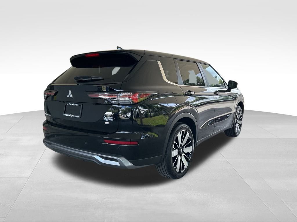 2025 Mitsubishi Outlander SE photo 2