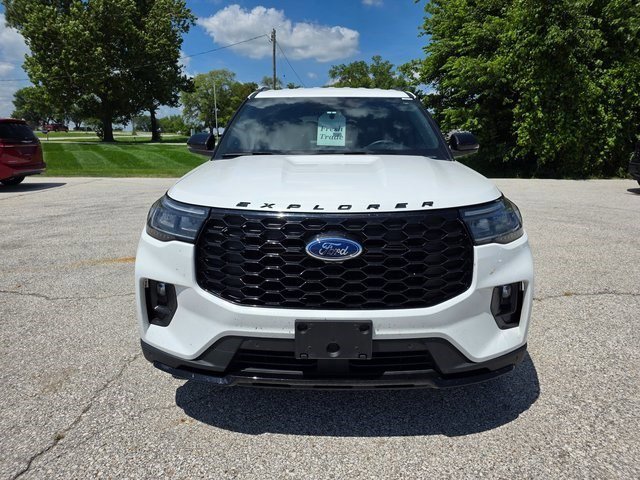 2025 Ford Explorer ST-Line photo 2