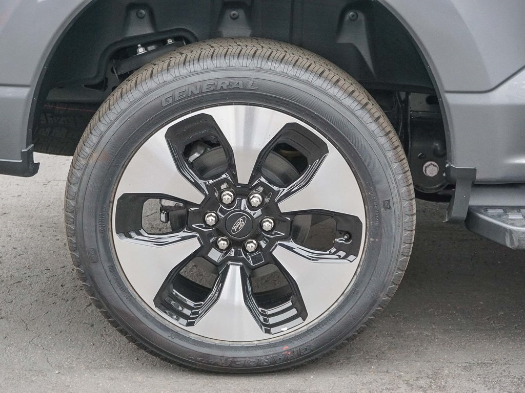 2025 Ford F-150 Lightning Platinum photo 10