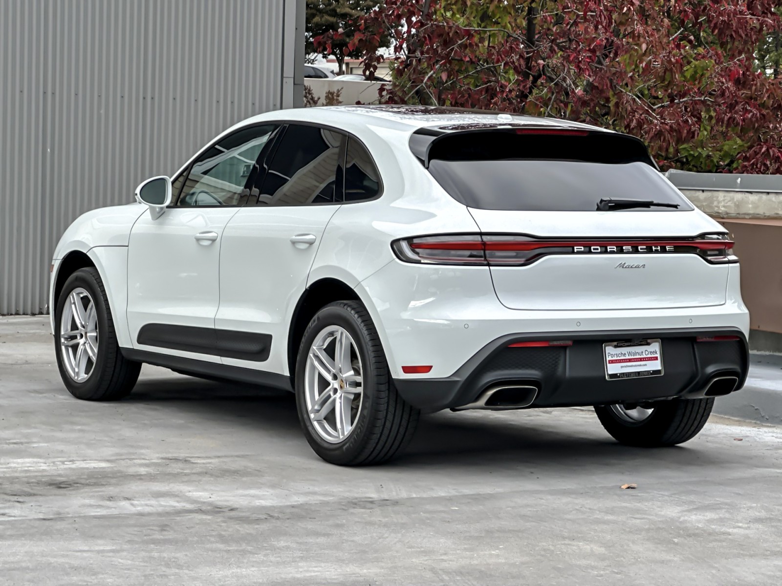 2025 Porsche Macan T photo 4