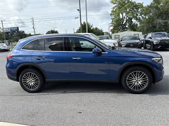 2025 Mercedes Benz GLC 300 4MATIC photo 3