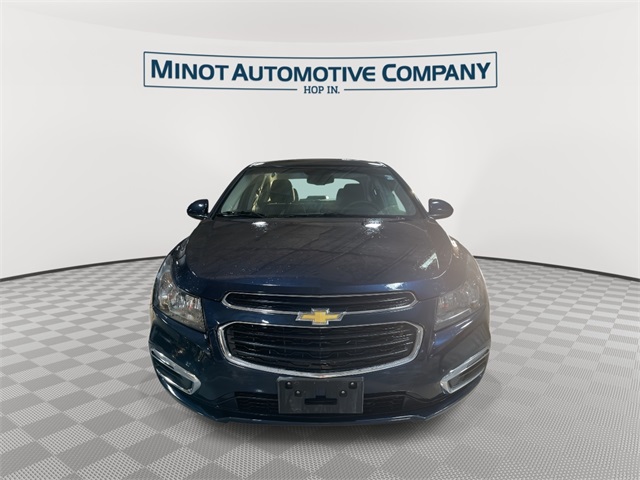 2015 Chevrolet Cruze photo 2