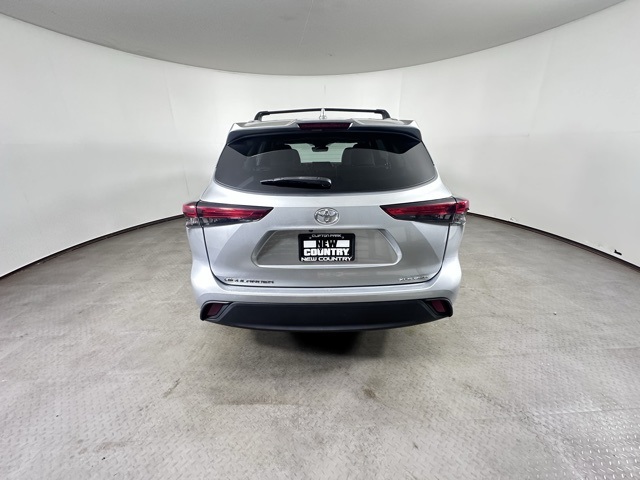 2021 Toyota Highlander XLE photo 3