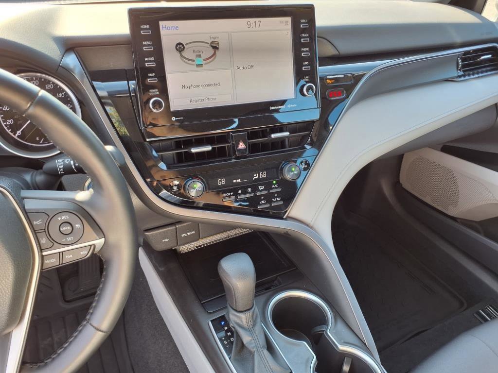 2021 Toyota Camry Hybrid LE photo 13