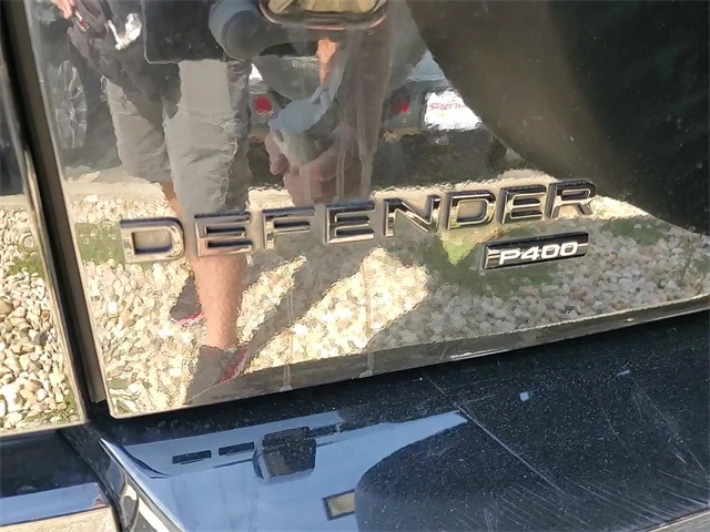 2023 Land Rover Defender 130 X-Dynamic SE photo 3