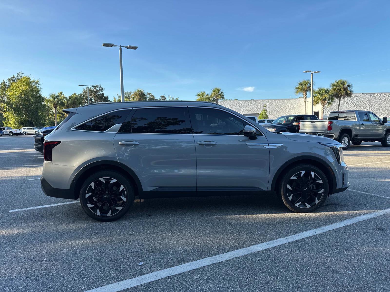 2024 Kia Sorento SX photo 2