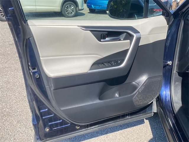 2021 Toyota RAV4 XLE photo 16