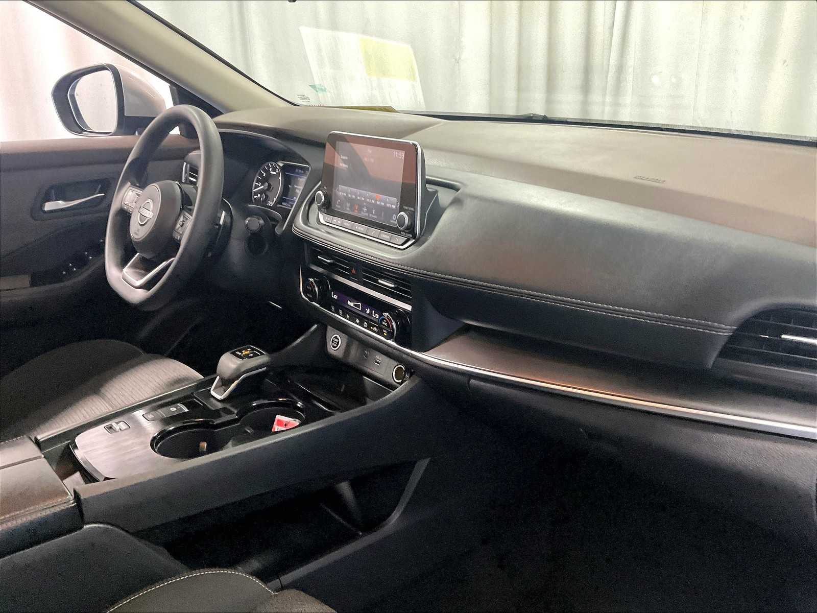 2023 Nissan Rogue SV photo 11