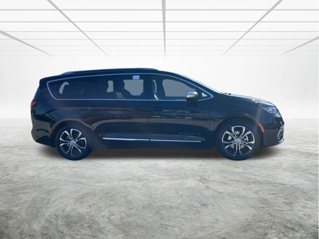 2026 Chrysler Pacifica Pinnacle photo 2