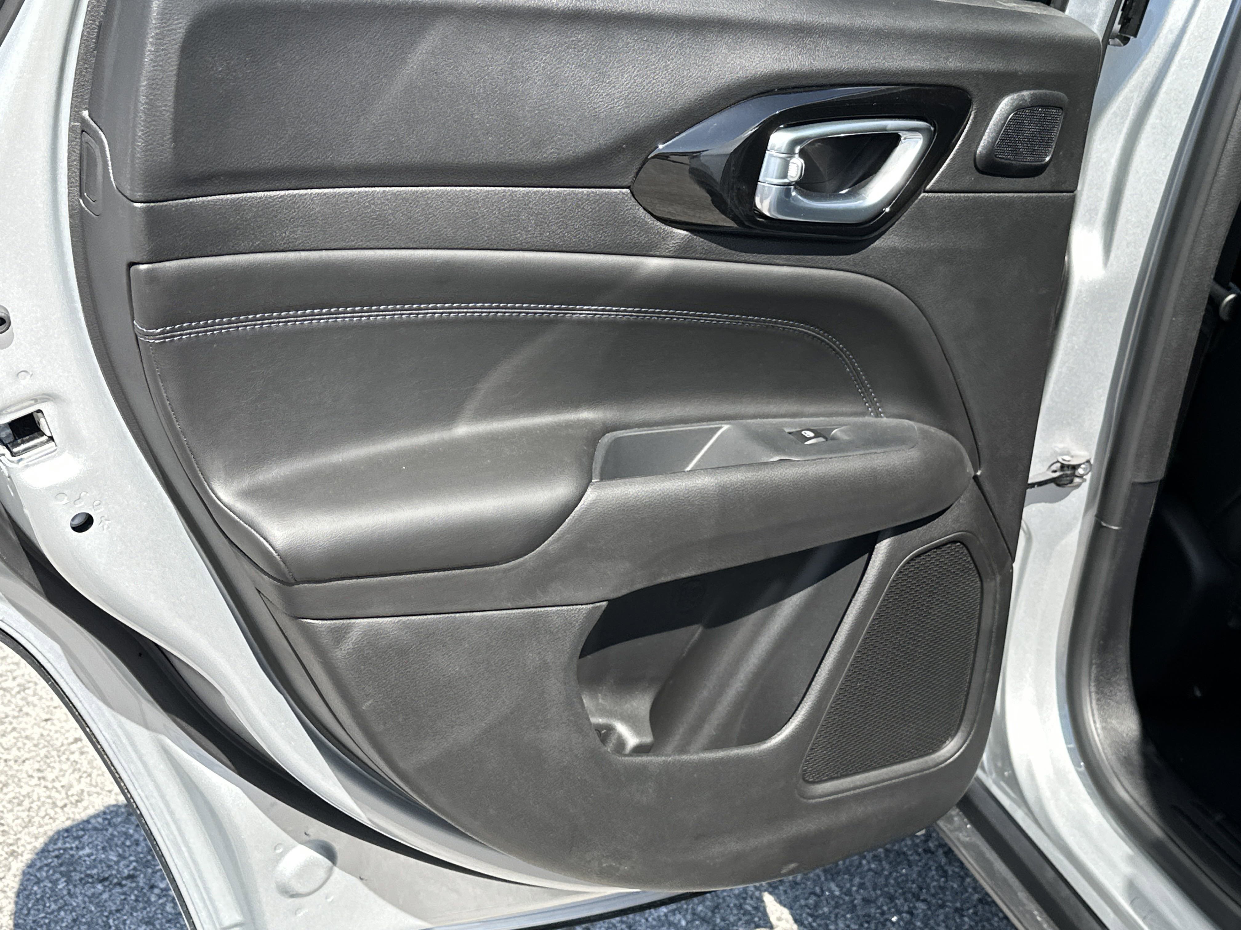 2025 Jeep Compass Latitude photo 2