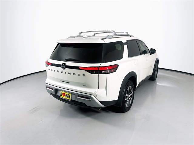 2024 Nissan Pathfinder SL photo 2