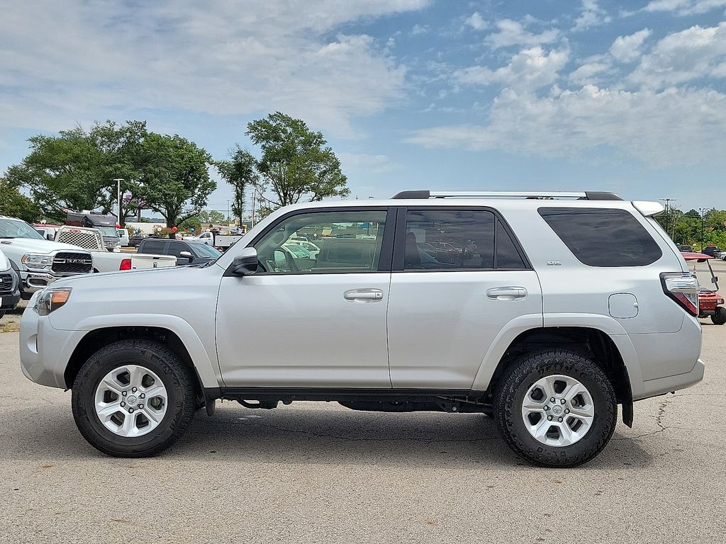 2024 Toyota 4Runner SR5 photo 3
