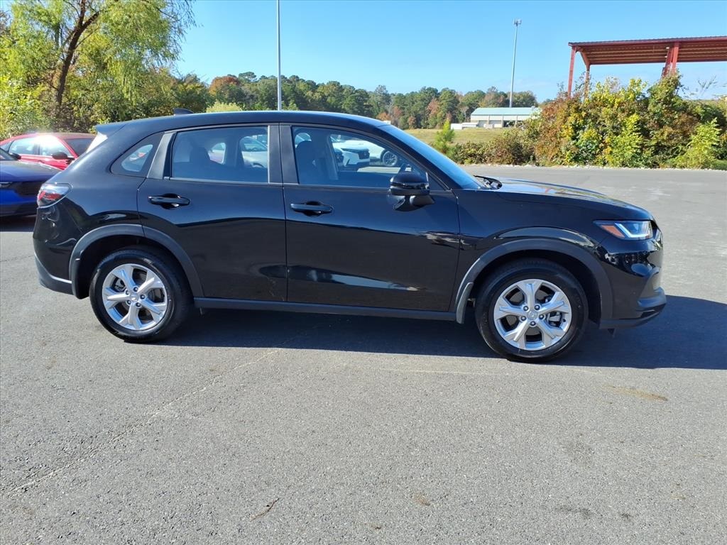 2025 Honda HR-V LX photo 2