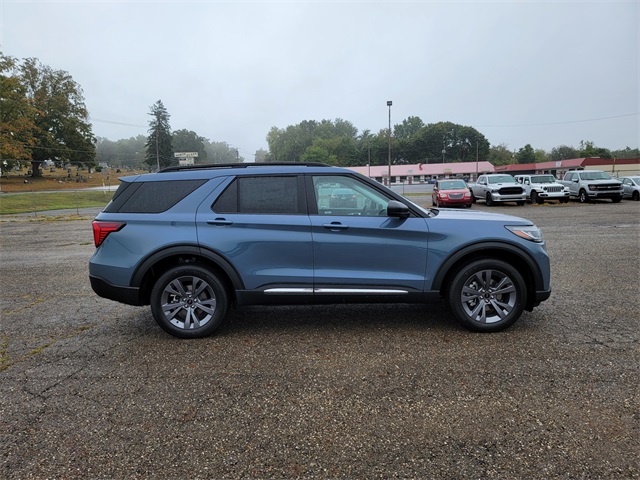 2025 Ford Explorer photo 2