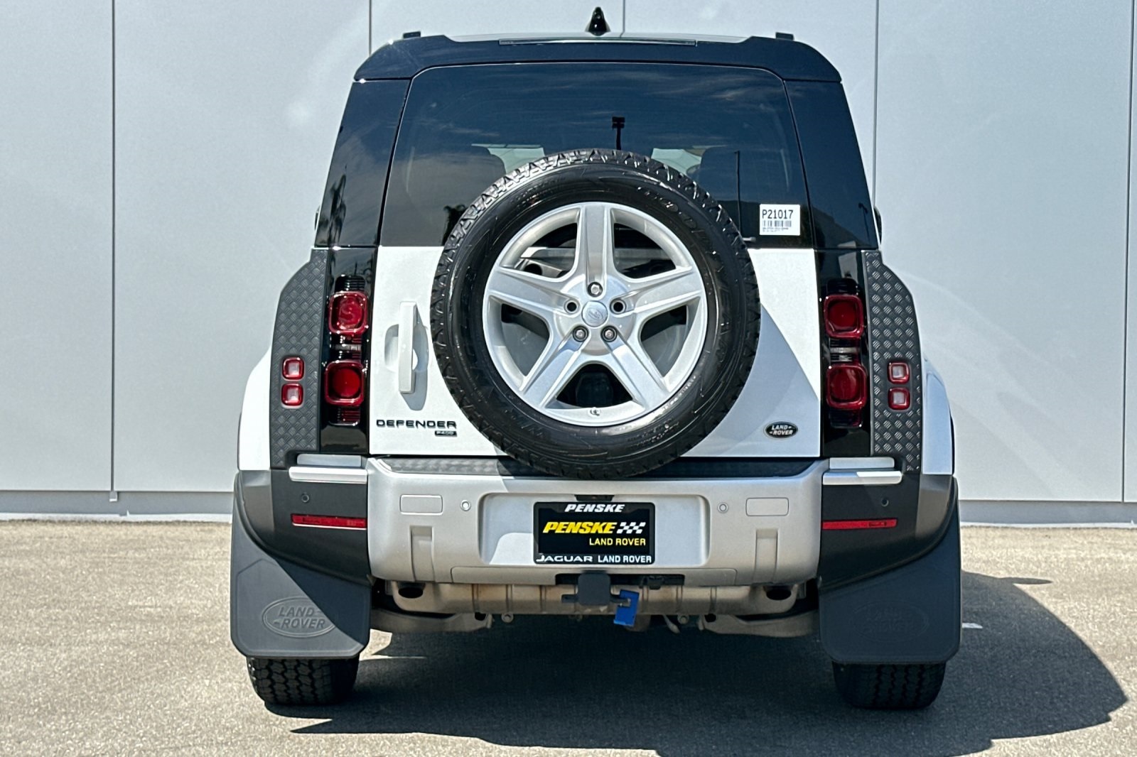 2021 Land Rover Defender 110 SE photo 4
