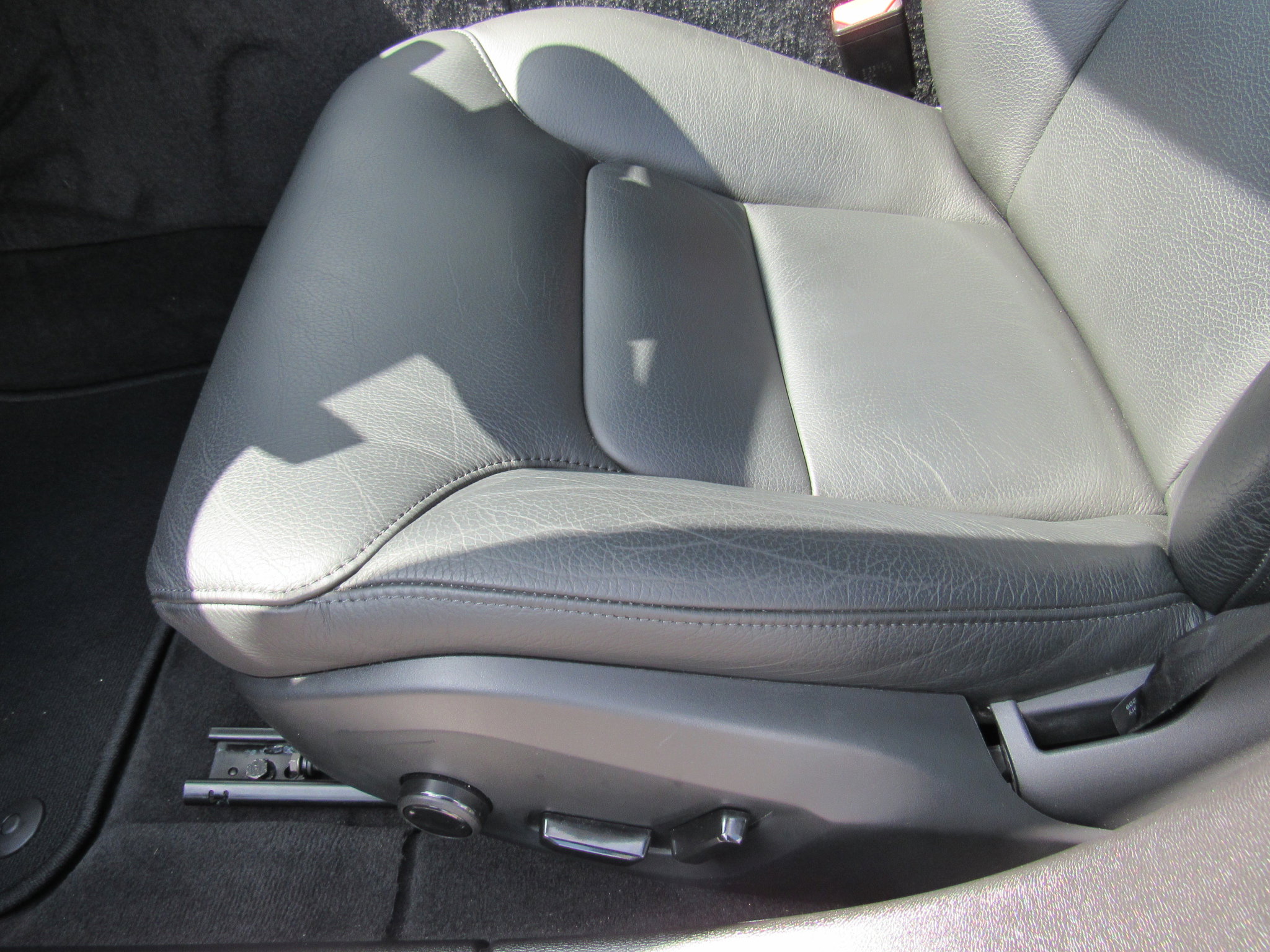 2023 Volvo S60 B5 Plus Black Edition photo 19