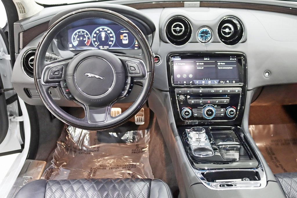 2019 Jaguar XJ XJL Supercharged photo 16