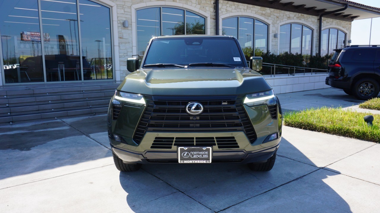 2024 Lexus GX 550 Luxury photo 3