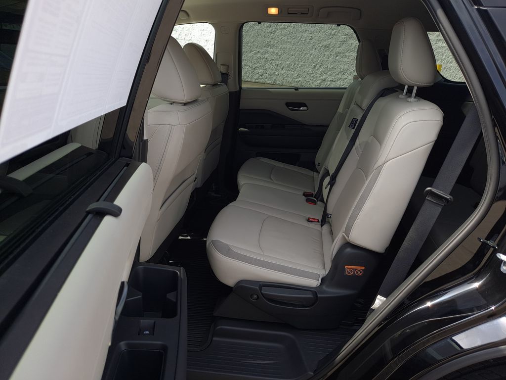 2024 Nissan Pathfinder SL photo 24