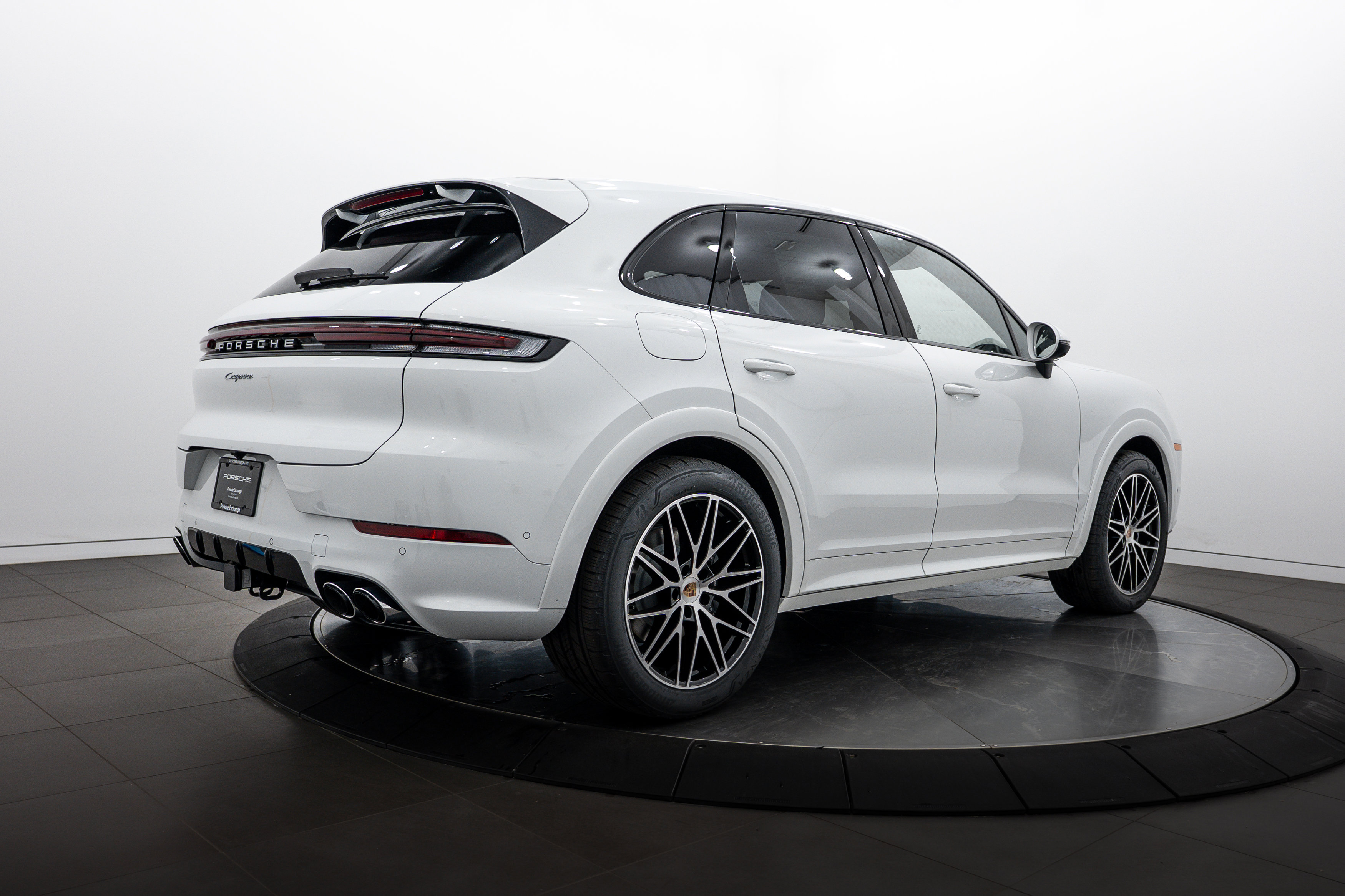 2026 Porsche Cayenne Base photo 4