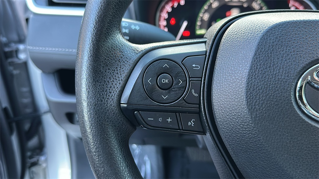 2023 Toyota RAV4 XLE photo 16