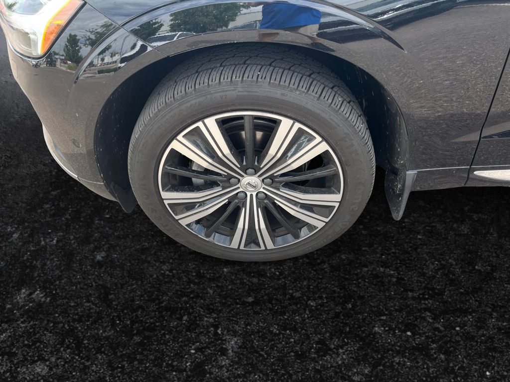 2022 Volvo XC60 B5 Inscription photo 17