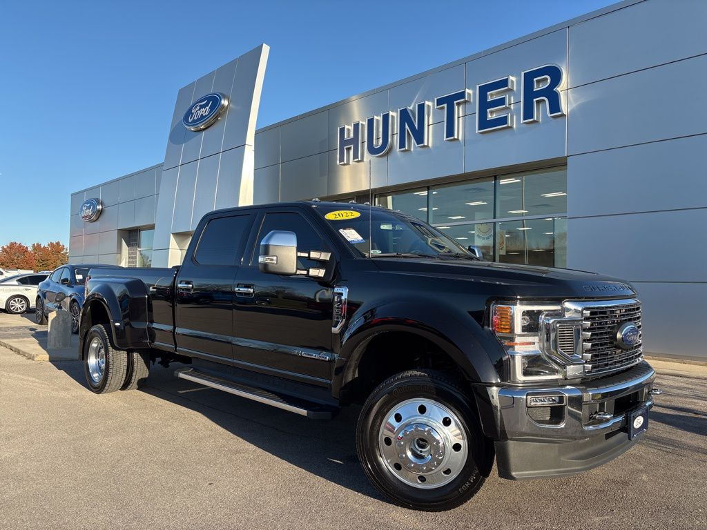 2022 Ford F-450 Super Duty Lariat's photo