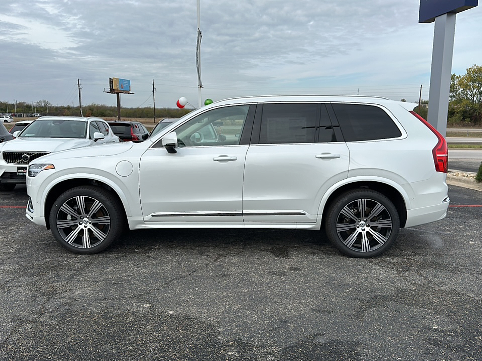 New 2025 Crystal White Volvo T8 Plus 7-Seater image 6
