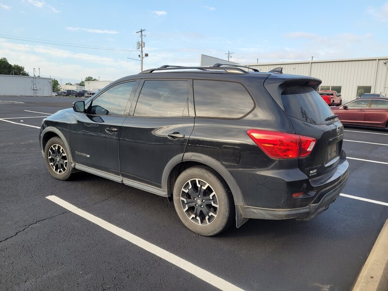 2019 Nissan Pathfinder SV photo 4