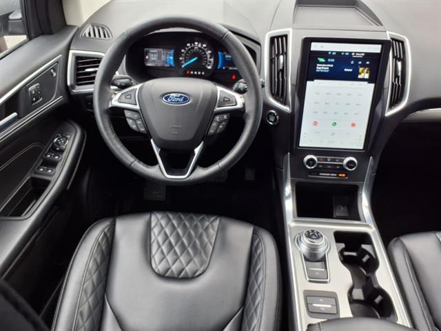 2024 Ford Edge Titanium photo 6
