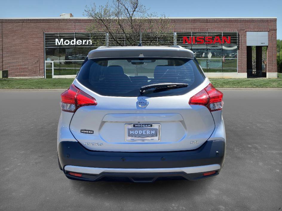 2020 Nissan Kicks SR photo 3