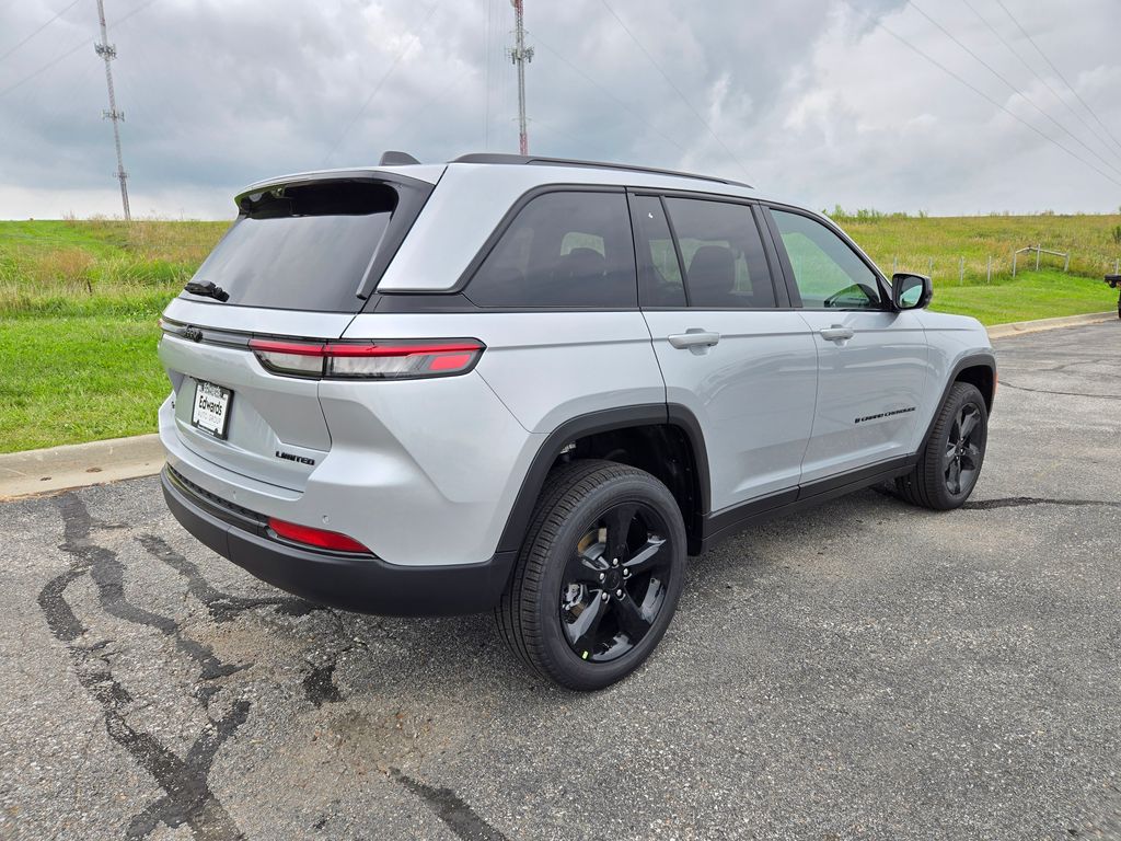 2025 Jeep Grand Cherokee Limited photo 3