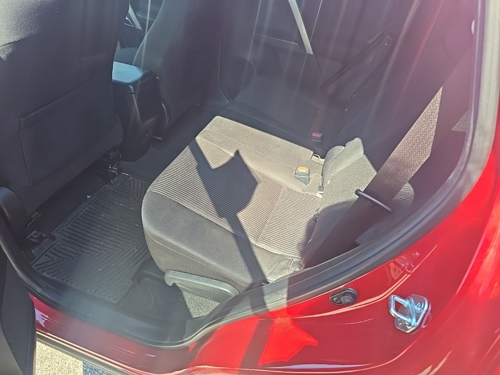 2017 Toyota RAV4 LE photo 10
