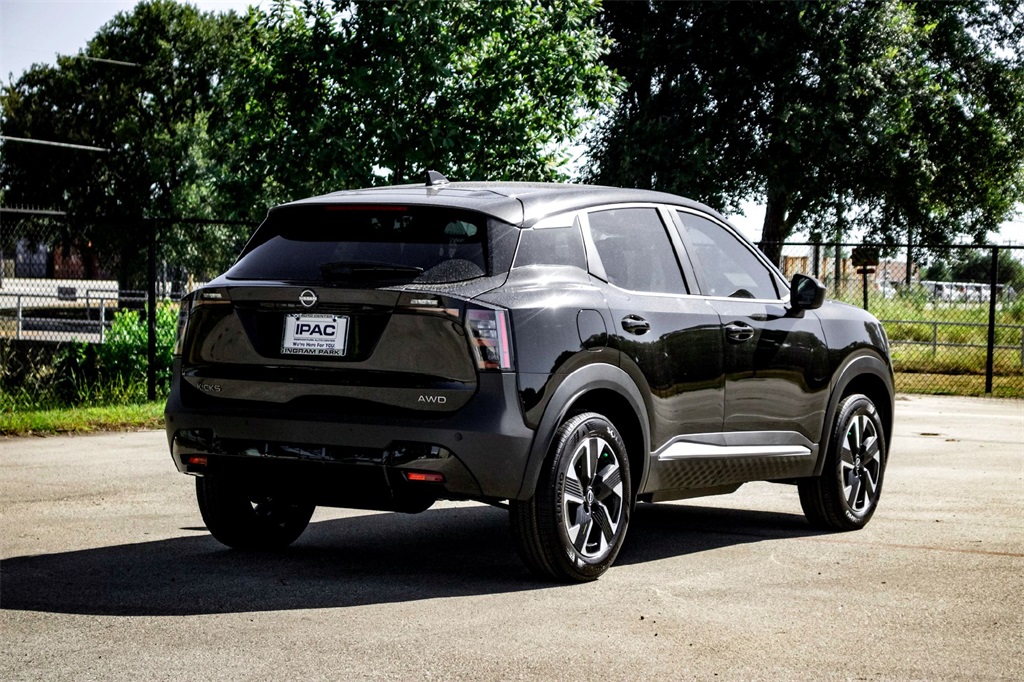 2025 Nissan Kicks SV photo 4