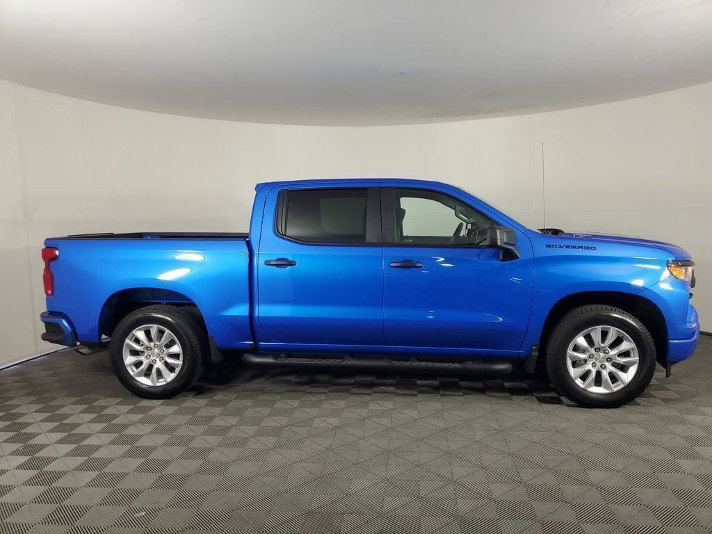 2025 Chevrolet Silverado 1500 Custom photo 3