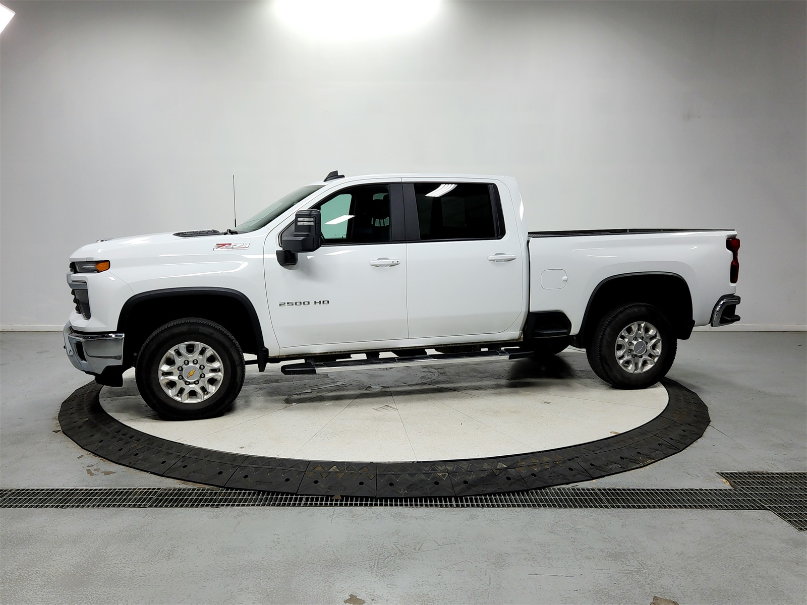 2025 Chevrolet Silverado 2500HD LT photo 4