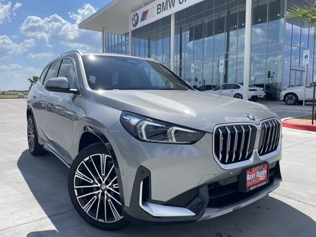 2026 BMW X1 28i's photo