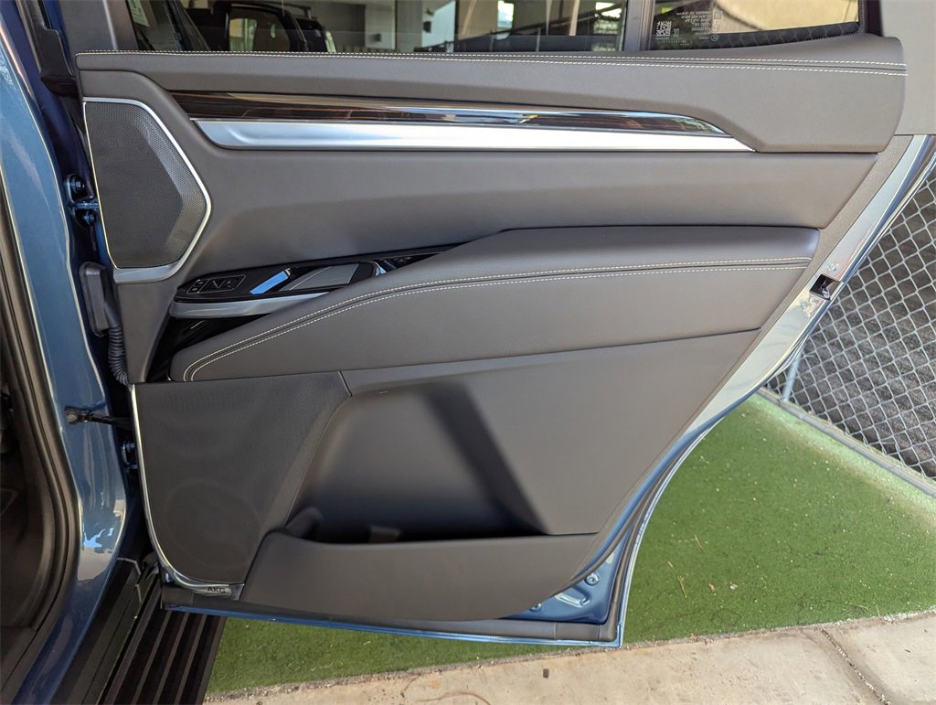 2025 Cadillac Escalade Premium Luxury photo 34