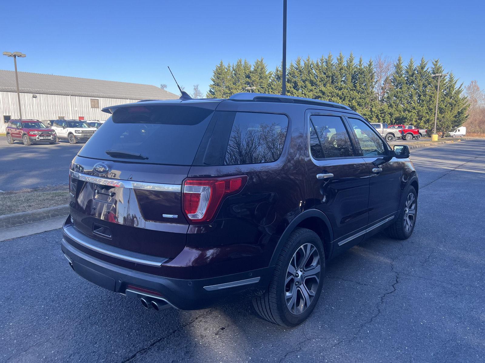 2018 Ford Explorer Platinum photo 3