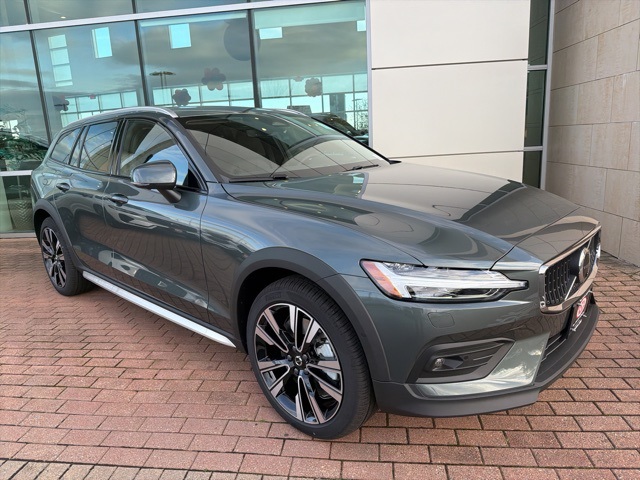 2026 Volvo V60 Cross Country Ultra's photo