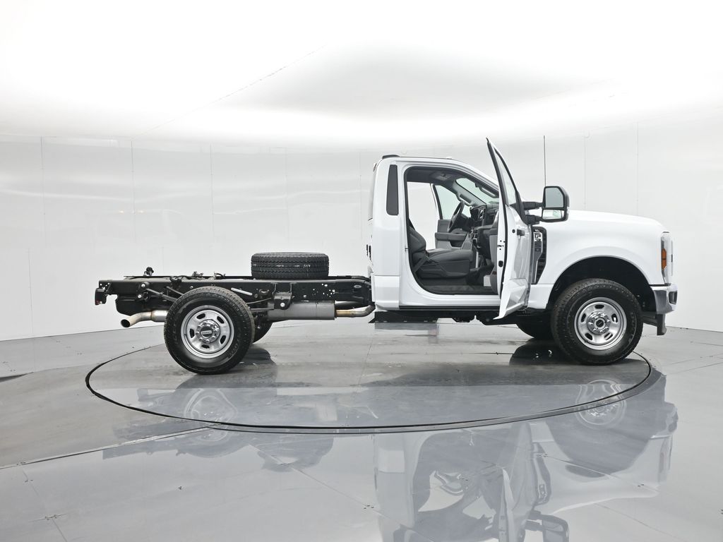 2025 Ford F-350 Super Duty XL