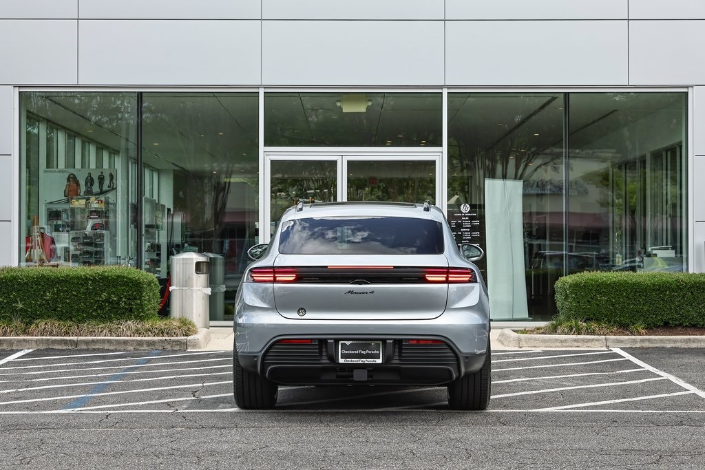 2025 Porsche Macan 4 Electric photo 6