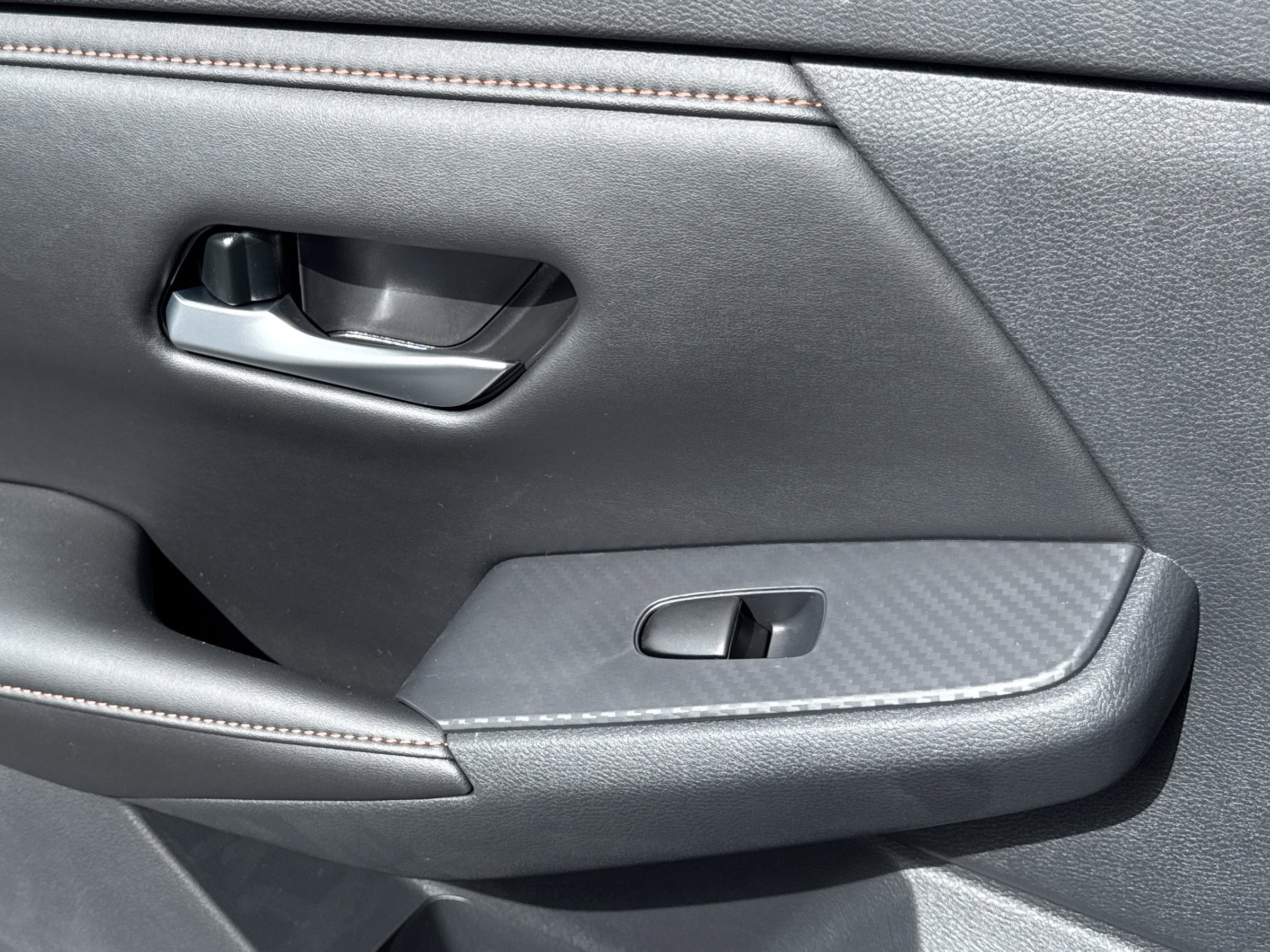 2025 Nissan Sentra SR photo 3