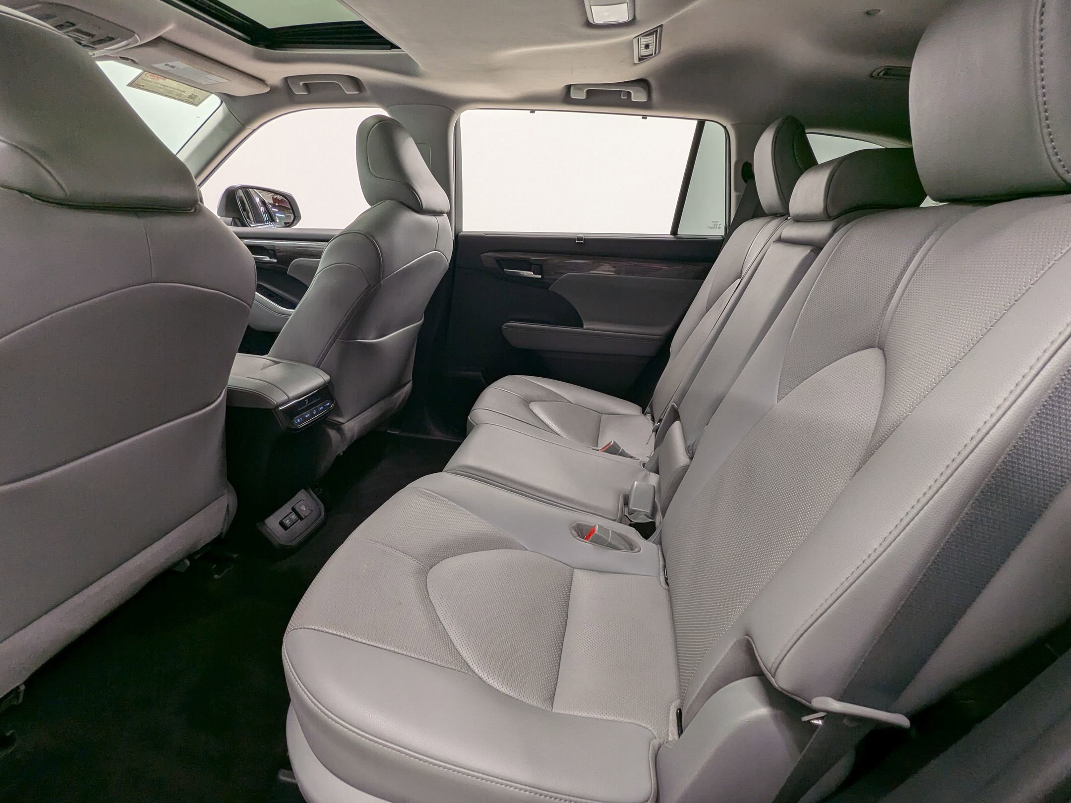 2020 Toyota Highlander Limited photo 20