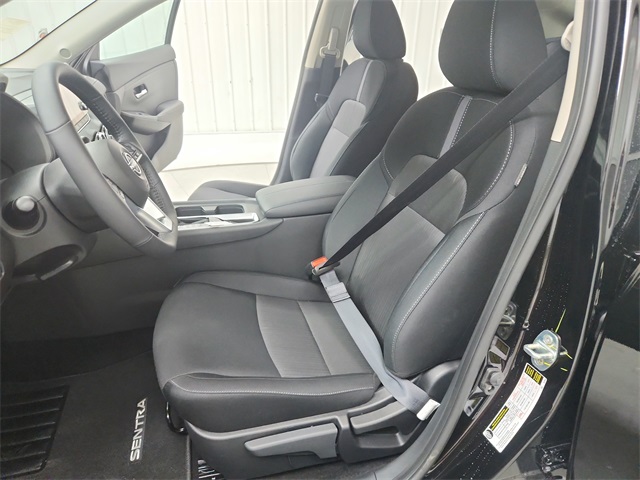2025 Nissan Sentra SV photo 18