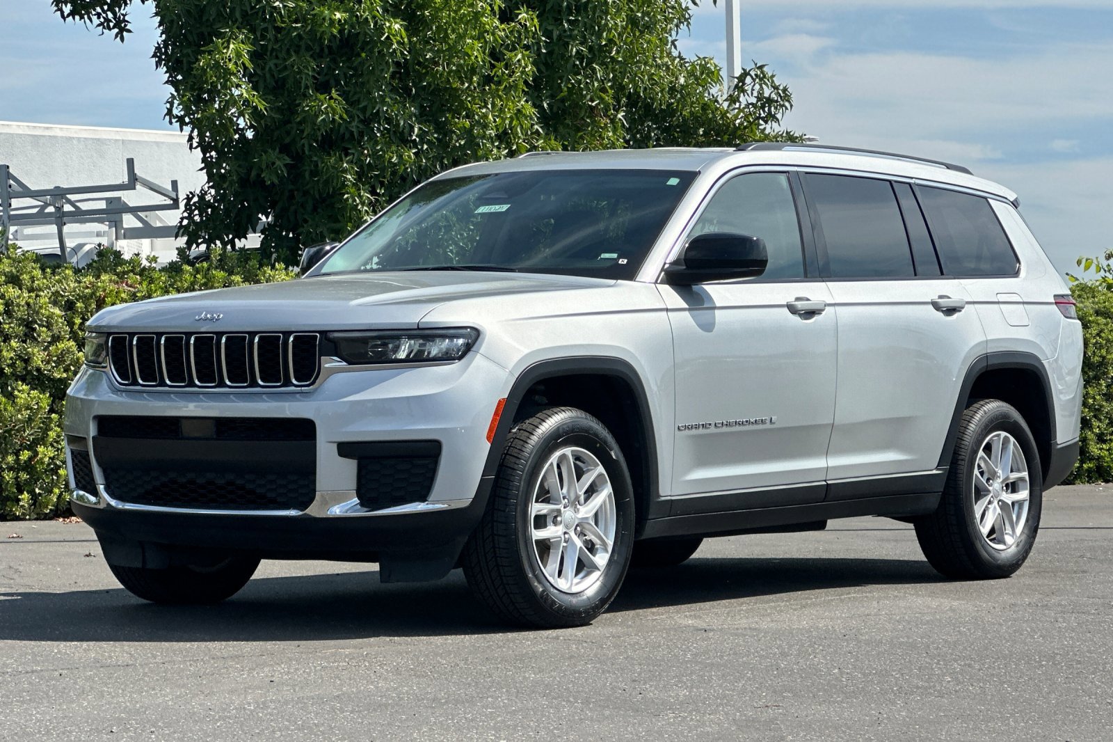 2023 Jeep Grand Cherokee Laredo Sport photo 7